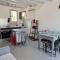 appart cosy avec son exterieur chaleureux,piscine et parking prive