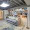 Decks and Lake Views Waterfront Hot Springs Home! - 温泉城