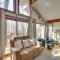 Cozy Hillside Hideaway in Wintergreen Resort!