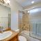 Hot Tub and Fire Pit Secluded Gem in Franklin