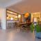 Chez Marguera em Juquehy - Luxo com muito espaço, conforto e lazer - incluso roupas de cama e banho, diarista, serviço praia, piscina aquecida, maquina gelo, cervejeira, karaoke - PET friendly