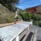 Appartamento IL GELSOMINO con giardino e piscina