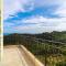 Sea View Apartment with Private Secure Parking 3