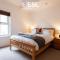 2 Bedroom Terrace Cottage, Parking, 5 minutes drive to Royal Shrewsbury Hospital