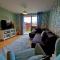 Beautiful Marina Apartment with private garden, flexible bedrooms with zip & link beds - Gosport