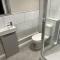 5 Bed Camberley Airport Accommodation