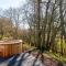 Snowdrop, Penruddock an Eco and dog friendly lodge with hot tub, 10 minutes to Lake Ullswater