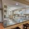 2BR Updated Walk-in - 2 Pools - Near The Strip - FREE TICKETS INCLUDED - FHC13 - برانسون