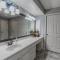 2BR Updated Walk-in - 2 Pools - Near The Strip - FREE TICKETS INCLUDED - FHC13 - برانسون