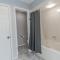2BR Updated Walk-in - 2 Pools - Near The Strip - FREE TICKETS INCLUDED - FHC13 - برانسون