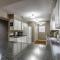 2BR Updated Walk-in - 2 Pools - Near The Strip - FREE TICKETS INCLUDED - FHC13 - برانسون