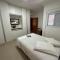 FRODO-APTO 2 dorm, wifi, ar cond suite, vaga garagem