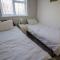 7 Berth Chalet Nearby Hemsby Beach In Norfolk Ref 18168B