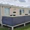 Lovely Caravan With Decking At Coral Beach Park In Lincolnshire Ref 77001c - Ingoldmells