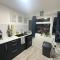 Modern chic maisonette, Addlestone - آدلستون