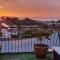 3 Bedroom Bungalow with great Sea Views, Private Hot Tub & Gardens