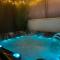 Secret Gem 1 Bed Garden Flat Private Luxury Hot Tub