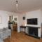 Welcoming 2 bed townhouse near town centre & beach