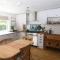 Welcoming 2 bed townhouse near town centre & beach