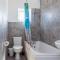 Shirley House 1, Guest House, Self Catering, Self Check in with smart locks, use of Fully Equipped Kitchen, Walking Distance to Southampton Central, Excellent Transport Links, Ideal for Longer Stays - Southampton