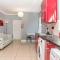 Shirley House 1, Guest House, Self Catering, Self Check in with smart locks, use of Fully Equipped Kitchen, Walking Distance to Southampton Central, Excellent Transport Links, Ideal for Longer Stays - Southampton