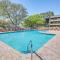 Walk to Beach Myrtle Beach Condo with Pool! - 默特尔比奇