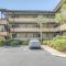 Walk to Beach Myrtle Beach Condo with Pool! - 默特尔比奇