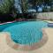 MAGNITO Mini-Mansion at IAH with pool & gym - همبل