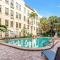 King Bed Mermaid suite - heart of Palm Beach, free parking included - بالم بيتش
