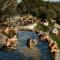 Beach Cottage. 100m to the beach 9minutes to Hot Springs. Pet Friendly