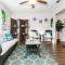 IDYLLIC LAKEVIEW HOME