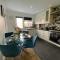 Stylish 4 Bedroom House with Private Parking and Free WiFi in Milton Keynes by HP Accommodation - Milton Keynes