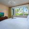 Glorious Beachfront High End Villa grass to sand