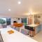 Kingfisher Views - Premium family house in Oneroa - 欧尼罗亚