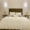 Deluxe En suite Bedroom with free on site parking