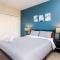 Cozy Chic HEART OF PITTSBURGH 7th Floor 24-7 Gym Lounge Roku