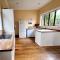NO PARTY ALLOWED, Peaceful, Spacious, central Petone, free unlimited Fibre Wi-Fi & free parking