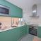 Central & Stylish 2 Bedroom Apartment w/ Balcony