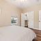 Cheerful 3BR close to downtown + double balcony