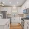 Cheerful 3BR close to downtown + double balcony