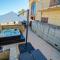 Harbour Views Duplex Maisonette with Jacuzzi Hot tub