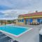 Villa RE with pool and spa - Slivnica