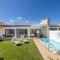 Villa Front Loop