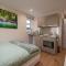 Self-contained annex with private entrance, double bed, kitchen, bathroom, free car park - Near Cambridge, Duxford Air Museum and Addenbrookes Hospital