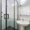 Conseil B - Chic 2BR City Center Apartment - Free Parking & Mountain View - By Cozee Rentals