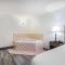 Ramada by Wyndham Hendersonville - Hendersonville