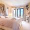 WILLOW RIDGE - a large country house with 3 rental rooms