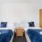 The Roost Group - 8-Bed Home - Hot Tub WiFi Parking