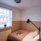 The Old Coach House, Gorgeous 3 Bed, Central, Modern, Parking, King Bed, HUGE Bath - Yeovil