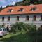 Apt. overlooking the castle Nižbor20km from Prague - Nižbor